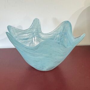 Art Glass Handkerchief Vase Blue and white Swirls Scalloped Edges 3.75" Tall